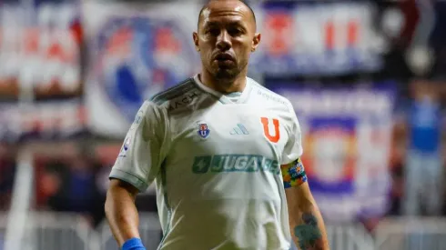 El mediocampista de la U muestra su nueva faceta al mundo.