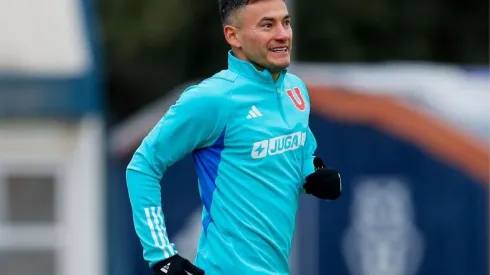 Charles Aránguiz expresó su emoción por volver a Universidad de Chile.