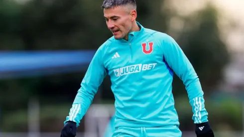 Charles Aránguiz ya entrena con Universidad de Chile.