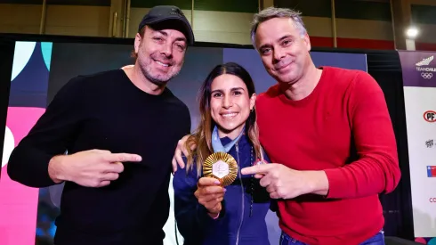 Nicolás Massú, Francisca Crovetto y Fernando González se toman histórica fotografía. (Foto: Ministerio del Deporte)