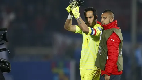 Arturo Vidal le manda un emotivo mensaje a Claudio Bravo. (Foto: Photosport)