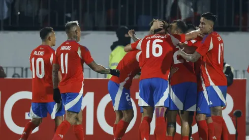 Figura de La Roja parte a Italia<br />
(Foto: Andres Pina/Photosport)