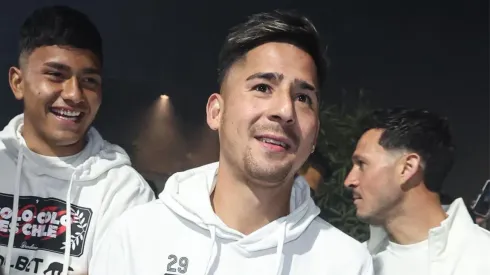 Colo Colo tuvo un gran recibimiento en Talca. (Foto: @colocolooficial)