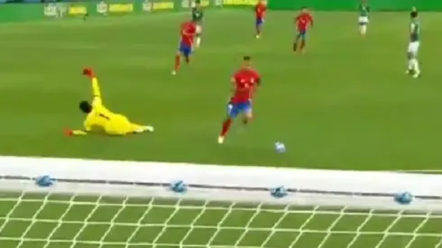 Vargas aprovechó la lesión de Lampe para convertir ante Bolivia.