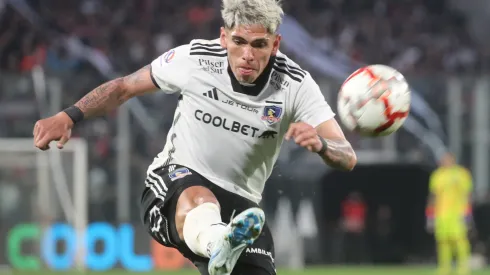 Carlos Palacios concurrió a un local de votación en este domingo de elecciones. (Foto: Photosport)