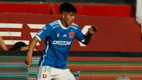 Morales se quedó abajo del avión de la Universidad de Chile.