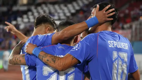 Caamaño barre con 3 azules.