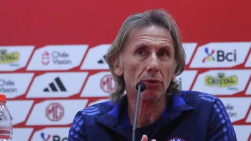 Barticciotto y su dardo en la conferencia de Gareca.