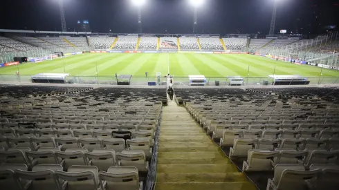 Colo Colo juega ante Racing en el estadio Monumental. (Foto: Photosport)