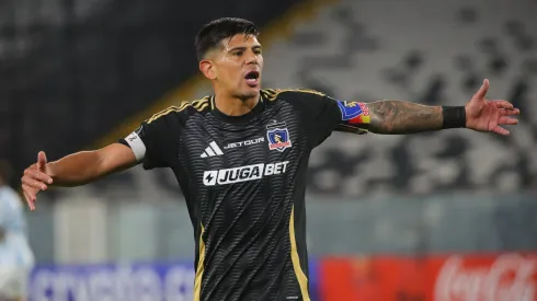 Esteban Pavez recibe el respaldo de Jorge Almirón en Colo Colo.