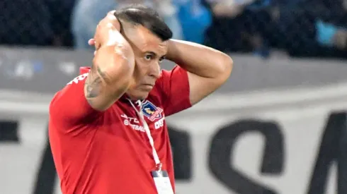 Un ex Colo Colo exige la salida inmediata de Jorge Almirón.