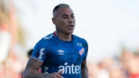 Eduardo Vargas no vive su mejor presente en Uruguay.