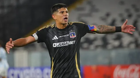 Pavez no está cómodo en los albos.