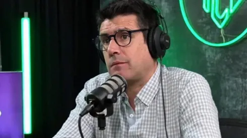 Eguiluz le llama la atención a Jorge Almirón.