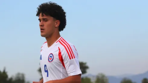 Favian Loyola con la camiseta de la Selección Chilena.