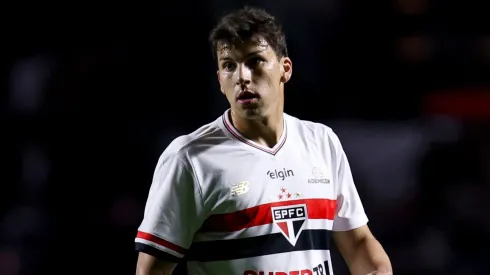 A Tapia le cometieron un grosero penal.