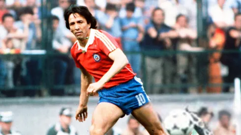 Mario Soto defendiendo la camiseta de la Roja.