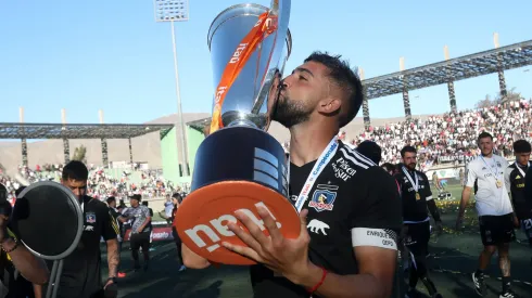Futbol, Deportes Copiapo vs Colo Colo.<br />
Fecha 30, Campeonato Nacional 2024.<br />
El jugador de Colo Colo Emiliano Amor celebra con la copa la victoria contra de Deportes Copiapo durante el partido de primera division disputado en el estadio Luis Valenzuela en Copiapo, Chile.<br />
10/11/2024<br />
Javier Salvo/Photosport
Football, Deportes Copiapo vs Colo Colo<br />
30th turn, 2024 National Championship.<br />
Colo Colo«s player Emiliano Amor celebrate victory with the cup against of Deportes Copiapo during the first division match held at the Luis Valenzuela stadium in Copiapo, Chile.<br />
10/11/2024<br />
Javier Salvo/Photosport