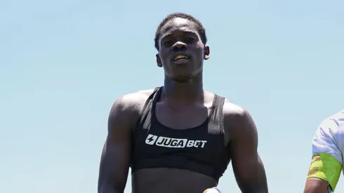 Manley Clerveaux se lanzó con todo tras anotar un golazo para la proyección de Colo Colo (Foto: Colo Colo fútbol joven)