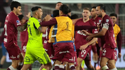 Los Del Fuego respondieron a la reacción de hinchas Azules por tocar para Lanús (Foto: Photosport)