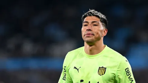 Brayan Cortés se mandó el condoro del año y casi compromete a Peñarol en la final ante Nacional (Photo by Rodrigo Valle/Getty Images)