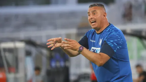 Jaime García a una firma de renovar en Huachipato.