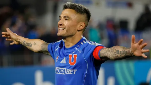 Charles Aránguiz pactó su estadía en Universidad de Chile.