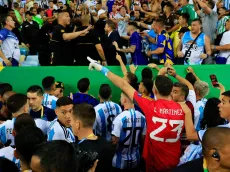 ‘Dibu’ Martínez se enfrentó a los policías de Brasil, defendiendo a los hinchas de Argentina