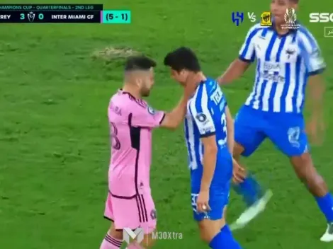 Jordi Alba desespera y toma del cuello a Stefan Medina en humillante derrota de Messi