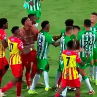 Video: jugador de Nacional se le 'voló' al árbitro para no ser expulsado