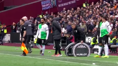Video: fuerte discusión entre Klopp y Salah en pleno partido