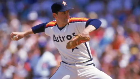 Nolan Ryan makes a pitch for the Houston Astros in an MLB game (Getty).