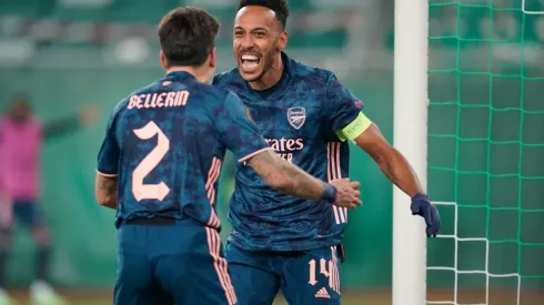 Pierre Emerick-Aubameyang celebrates a goal with Hector Bellerín. (Getty)