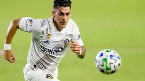 LA Galaxy's Cristian Pavón's runs for the ball during a game (Getty).