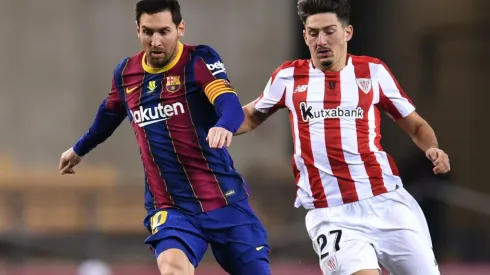 Lionel Messi (left) of Barcelona runs with the ball whilst under pressure from Unai Vencedor (right) of Athletic Bilbao. (Getty)