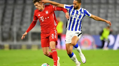 Benjamin Pavard (left) of Bayern Munich battles for possession with Matheus Cunha (right) of Hertha Berlin. (Getty)