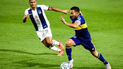 Boca Juniors' Carlos Tevez runs with the ball against Talleres (Getty).