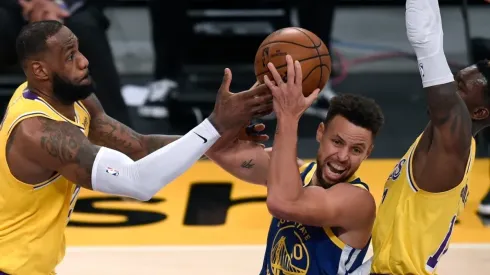 Dennis Schroder & LeBron James guarding Stephen Curry. (Getty)