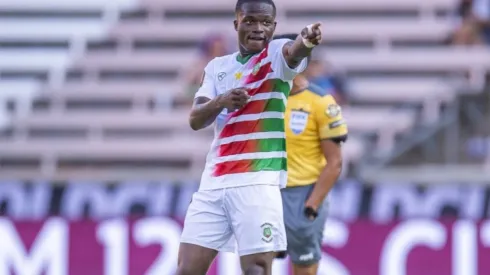 Gleofilo Vlijter put Suriname in front early in the game. (Twitter @GoldCup)