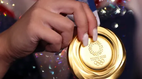 Detailed view of a golden medal the Tokyo 2020. (Getty)