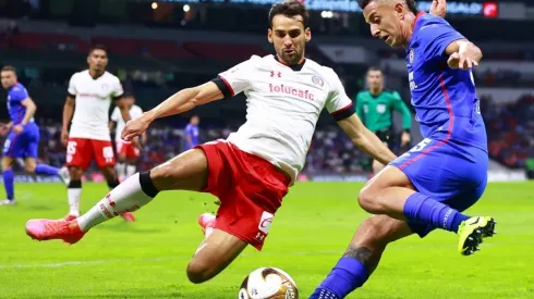 Raul Lopez of Toluca (left) tries to block Roberto Alvarado of Cruz Azul (right). (Getty)