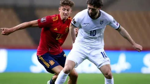Marcos Llorente of Spain (left) tries to block Arber Zeneli of Kosovo (right)(Getty)