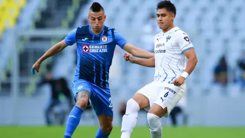 Roberto Alvarado of Cruz Azul (left) and Edson Gutierrez of Monterrey (Getty).
