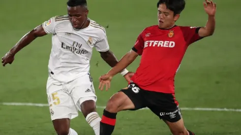 Vinicius of Real Madrid (left) fights for ball control with Kubo of Mallorca (right)