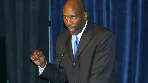 Former Los Angeles Lakers star James Worthy was unhappy with Frank Vogel's side come-from-behind loss to Oklahoma City Thunder.