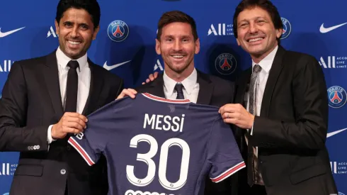 Lionel Messi (center) and Leonardo (right)