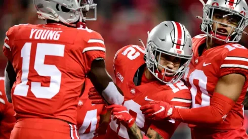 Defensive players Lathan Ransom and Young of the Ohio State Buckeyes during the game vs Penn State by Emilee Chinn (Futbolsites)