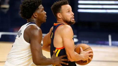 Anthony Edwards of Timberwolves (left) tries to steal the ball from Stephen Curry of Warriors