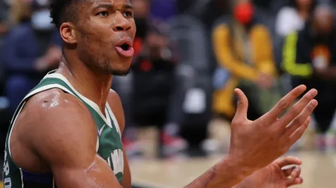 Giannis Antetokounmpo during the game vs Atlanta Hawks on November 14
