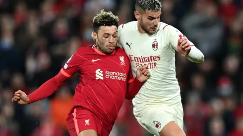 Theo Hernandez of Milan (right) and Alex Oxlade-Chamberlain of Liverpool (left)